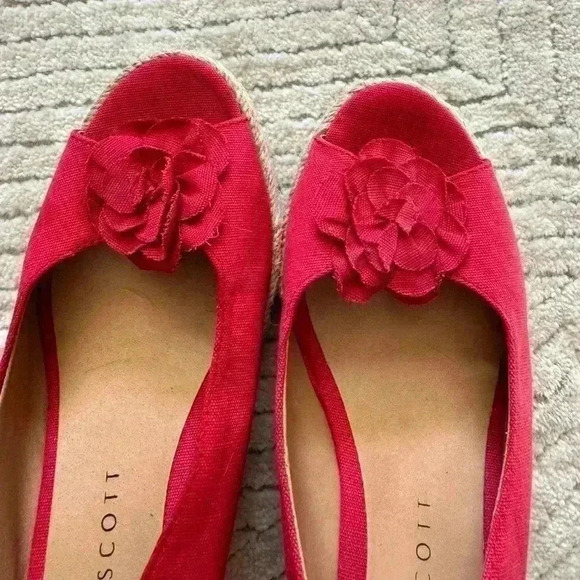 Karen Scott red sandals. Size 8 - Picture 4 of 7